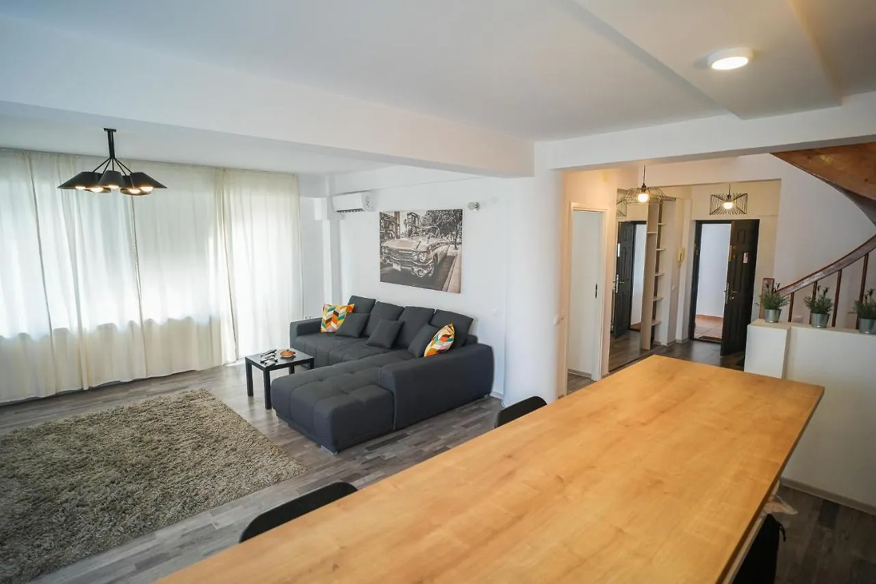 Penthouse With Huge Rooftop & Amazing City View Bukarest Lejlighed