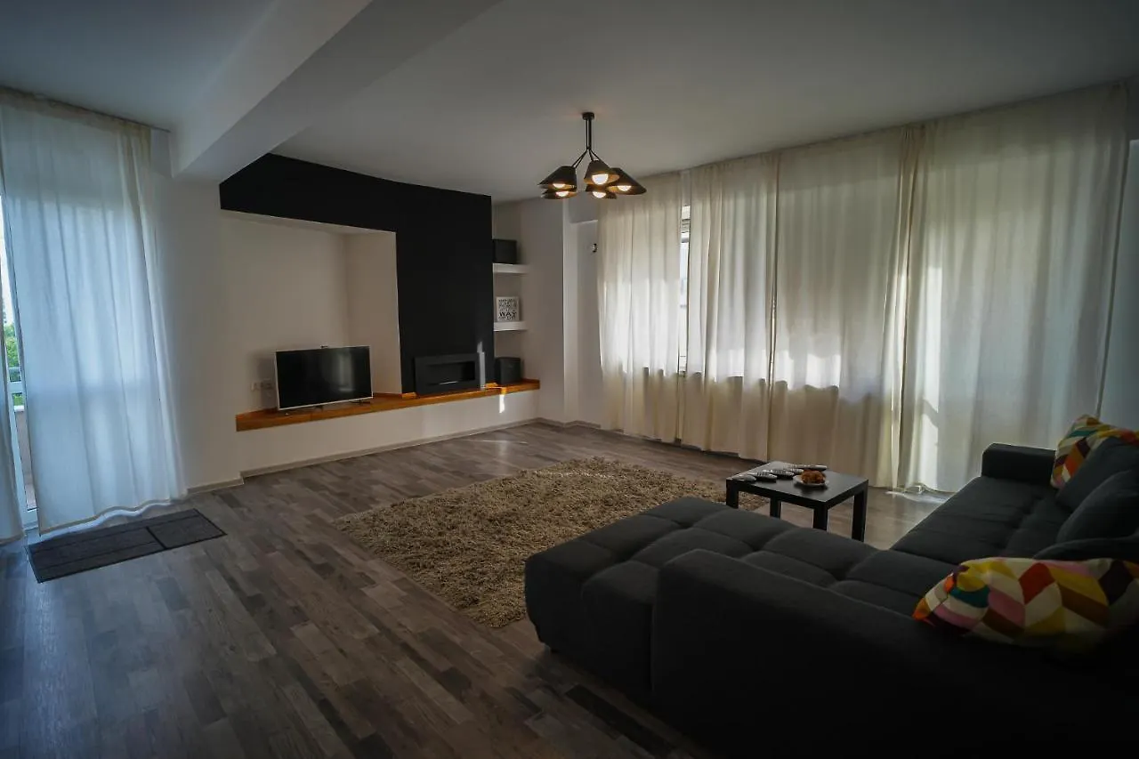 Penthouse With Huge Rooftop & Amazing City View Bucareste