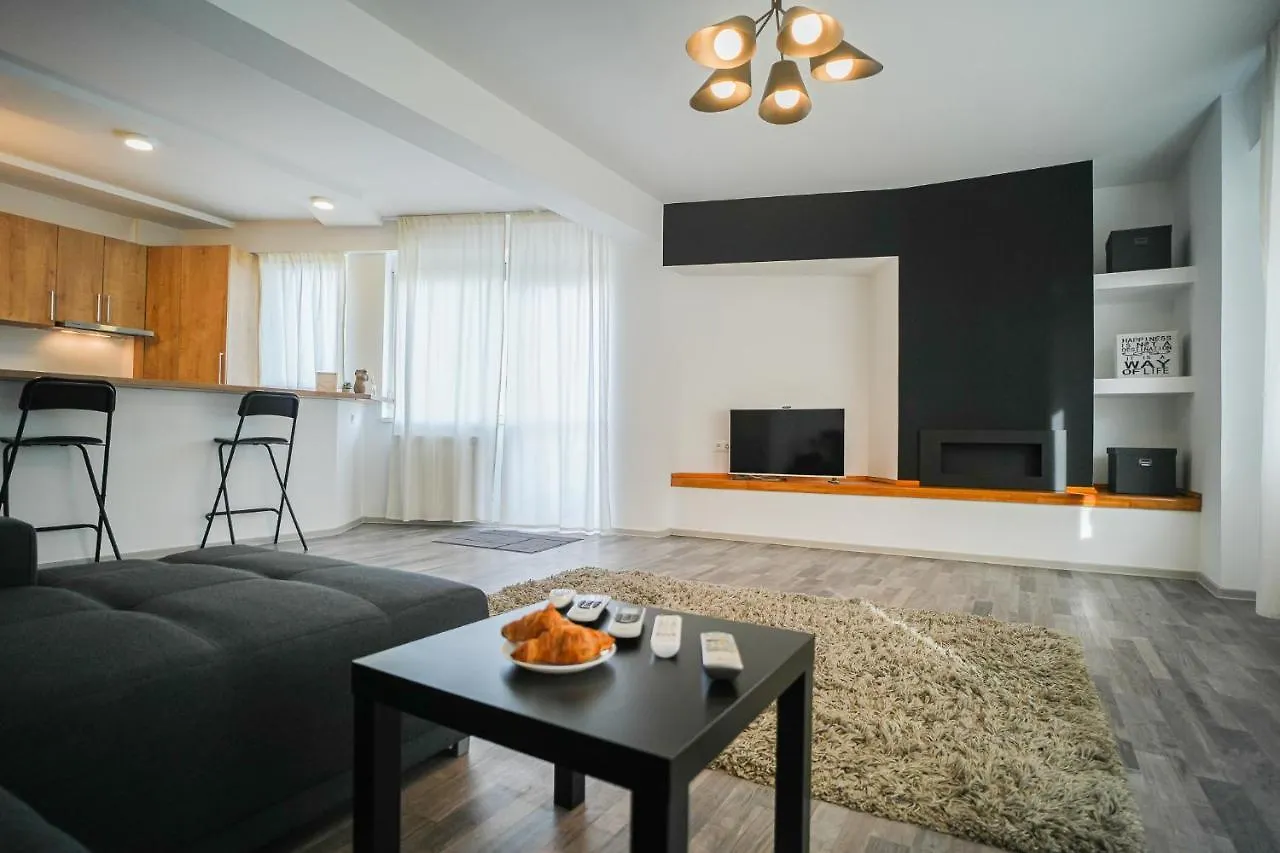Penthouse With Huge Rooftop & Amazing City View Bucareste 0*,