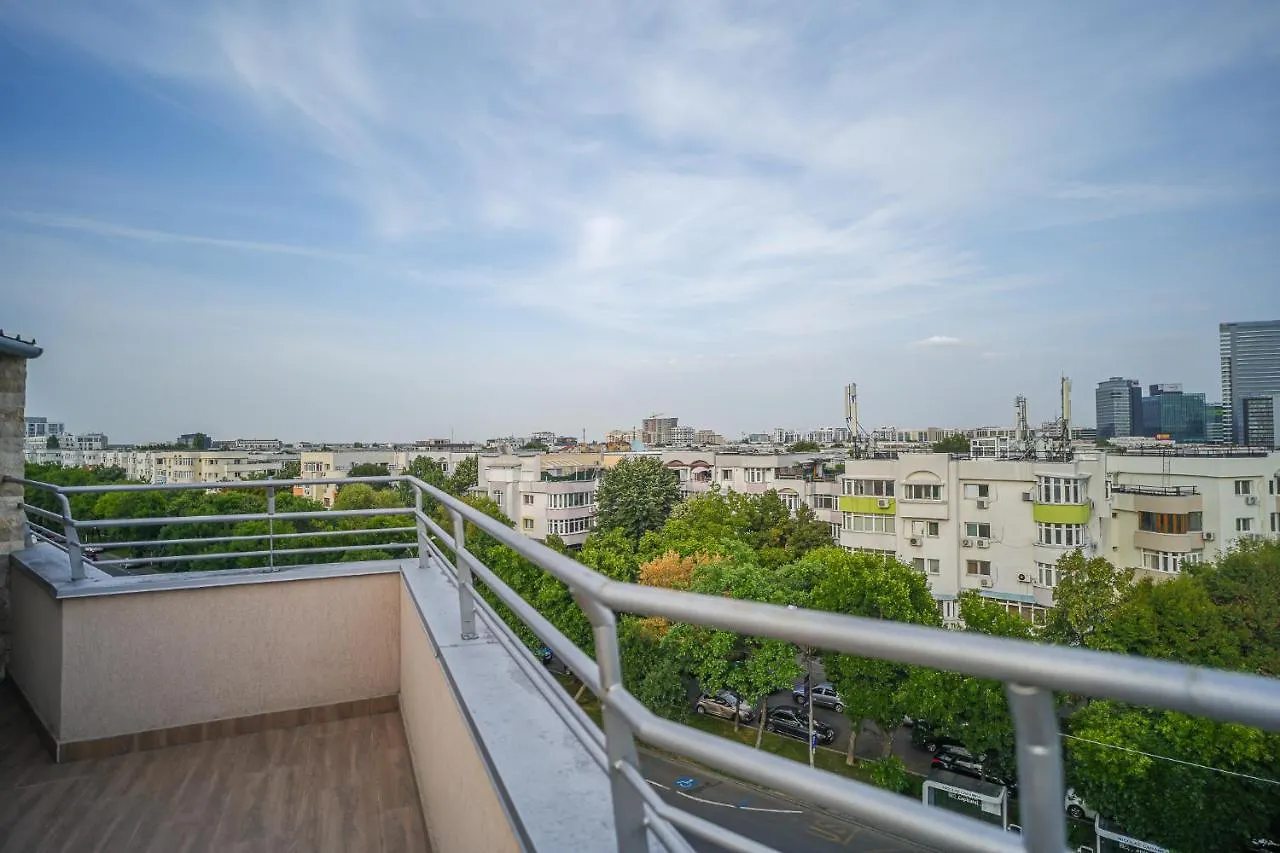 Penthouse With Huge Rooftop & Amazing City View Bucareste